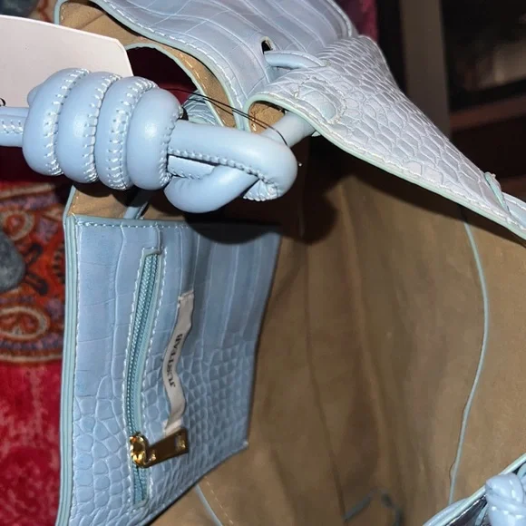 Light Blue - Picture 3 of 6